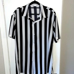 Men’s Black and White Button Up Short Sleeve Shirt